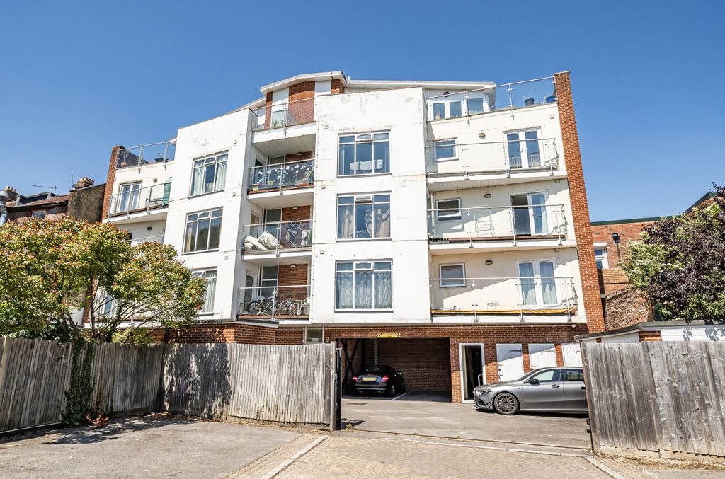 Property photo 1 of 13 1319777-25-686Ec3...
