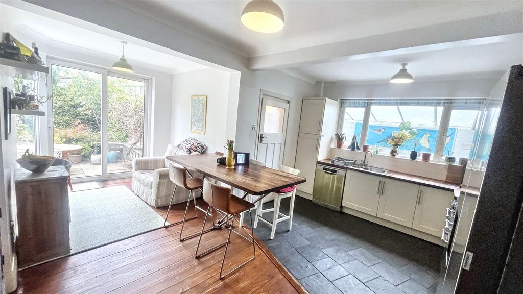 Property photo 2 of 29 Kitchen/Diner