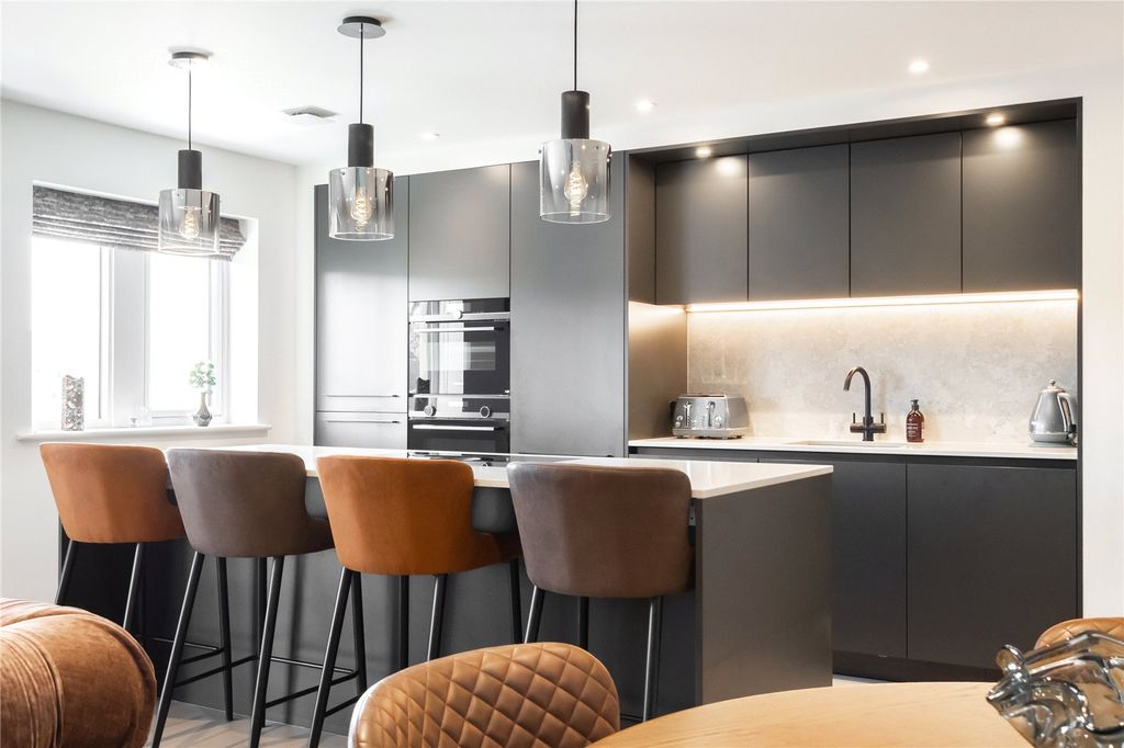 Property photo 2 of 24 Dining Kitchen Area