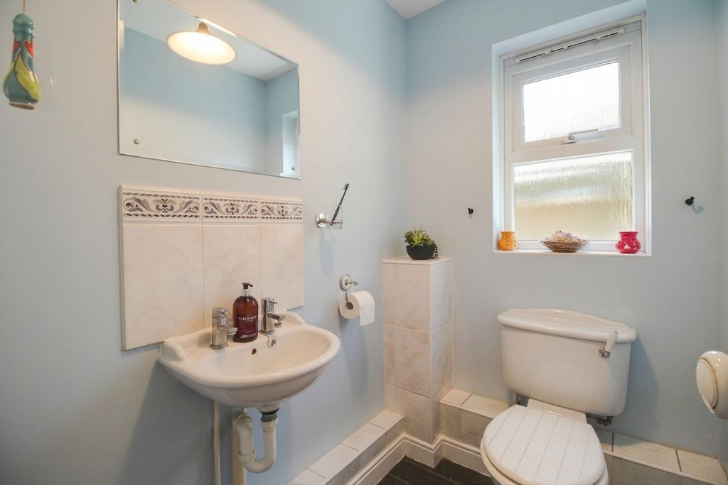 Additional image 8 of 4 bed detached house for saleJohn Newington Close, Kennington TN24