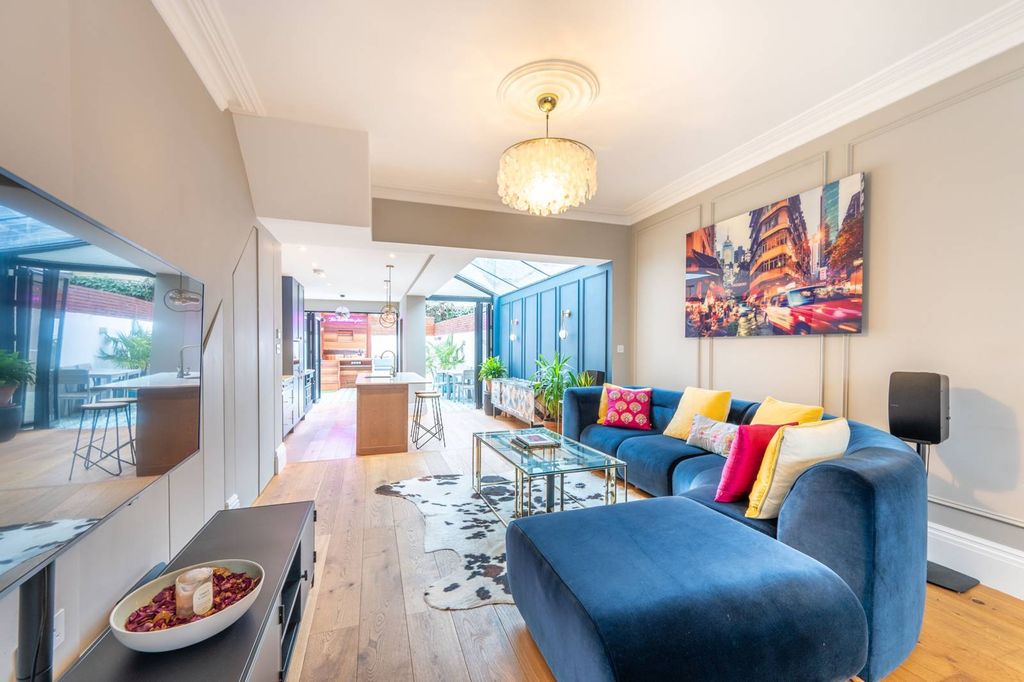 Property photo 2 of 30