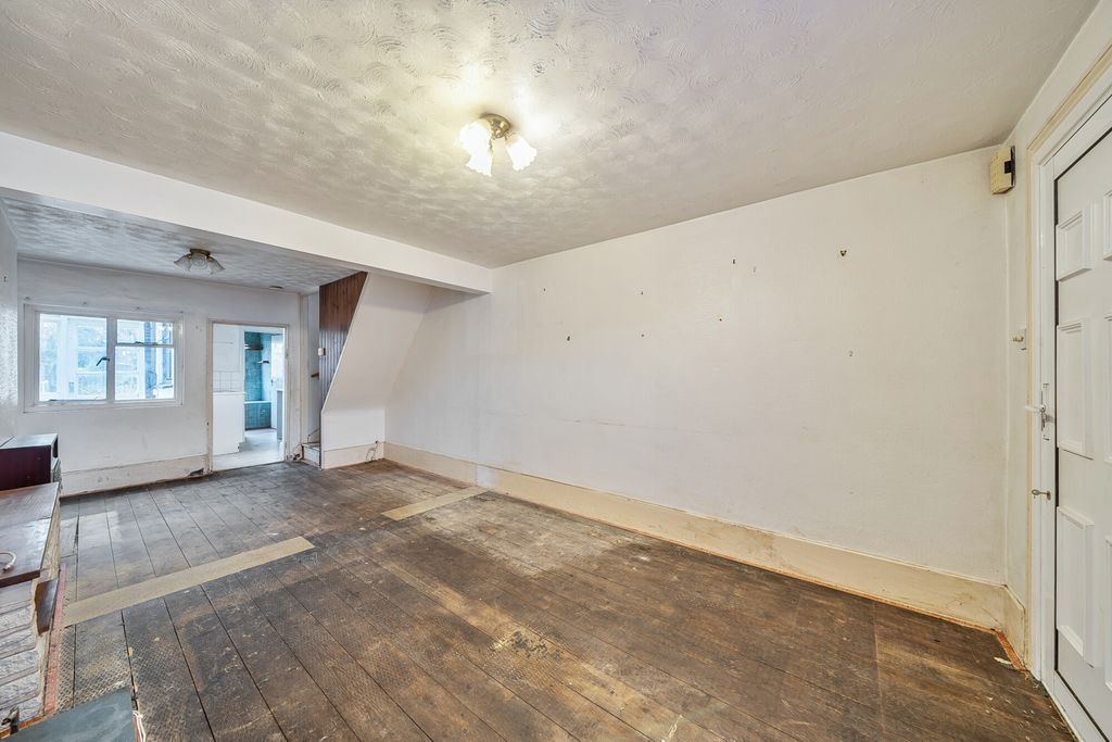 Property photo 3 of 18 1386148-7-6928604...