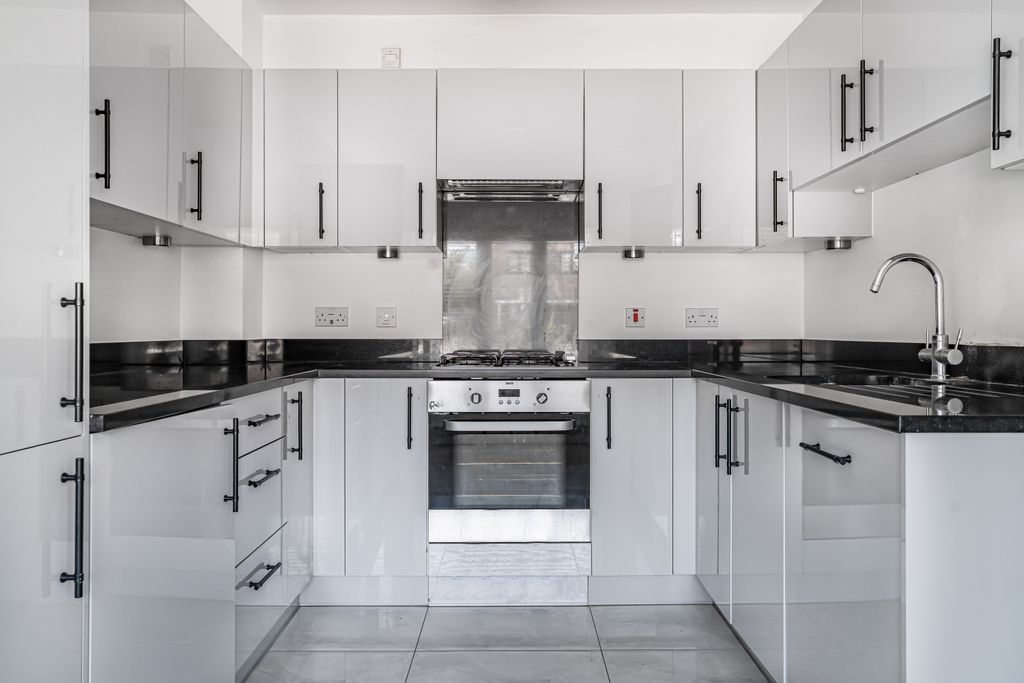 Property photo 3 of 17 387811