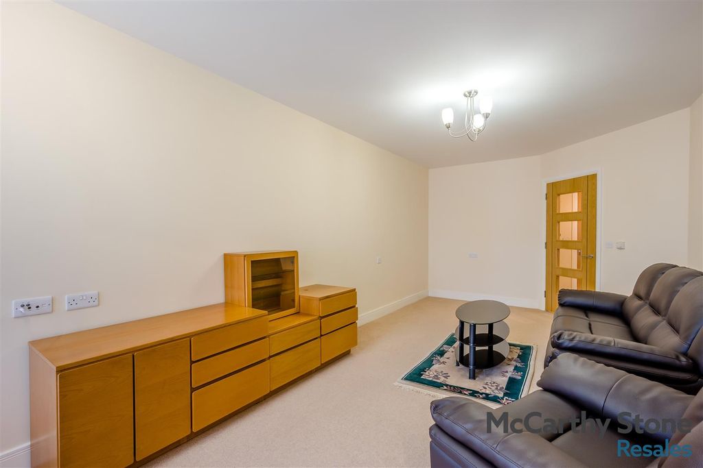 Property photo 3 of 16 8691237-Interior05.Jpg