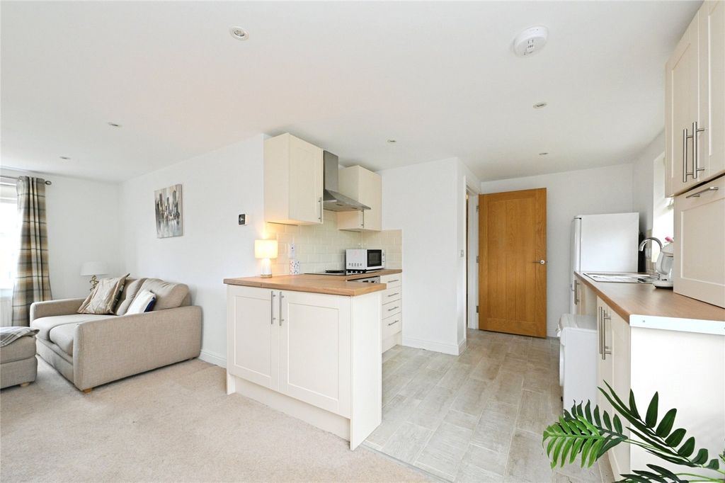 Property photo 2 of 17 Picture No. 25