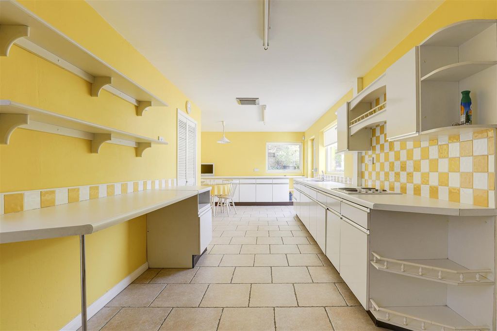 Property photo 2 of 17 7834.Jpg