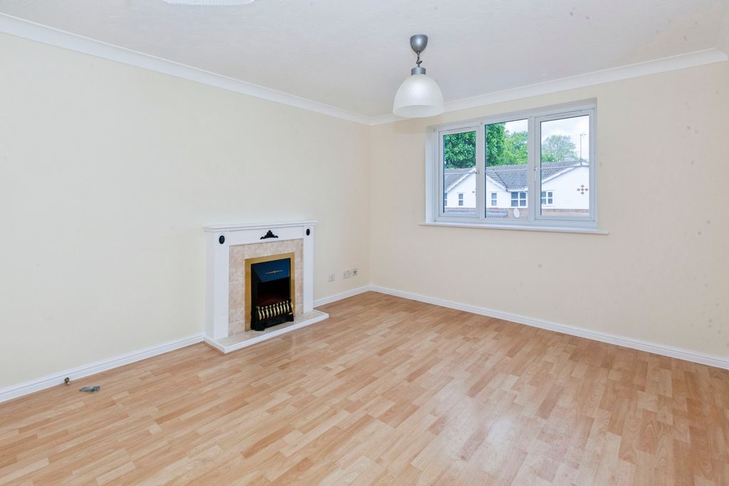 Property photo 2 of 11 Living Room