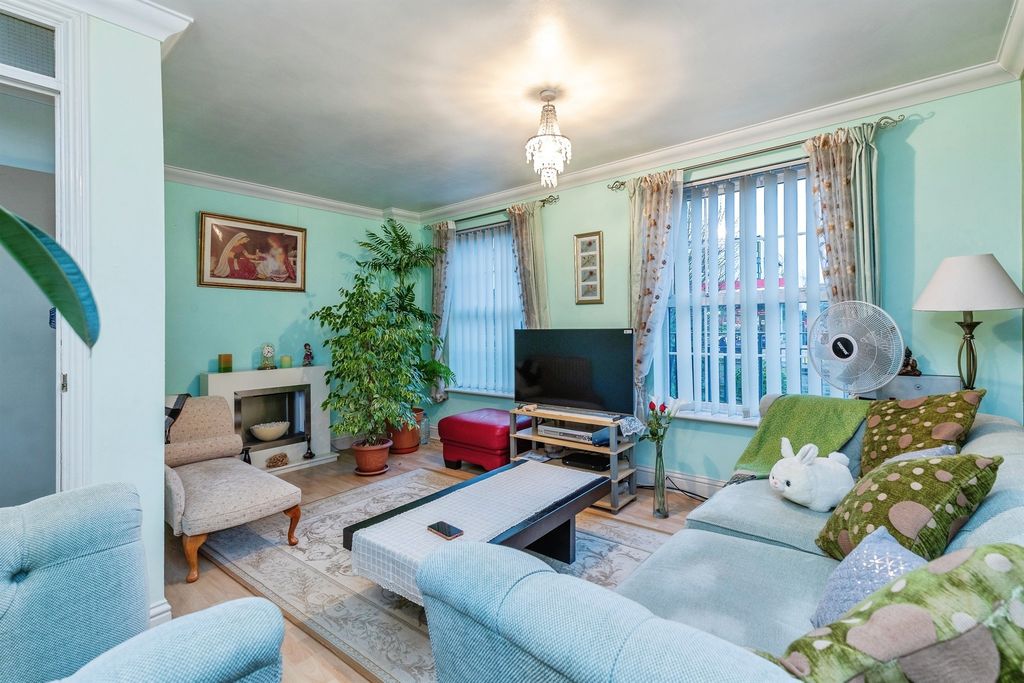 Property photo 3 of 13