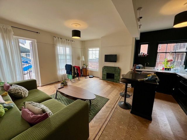 Property photo 1 of 10 Living Room
