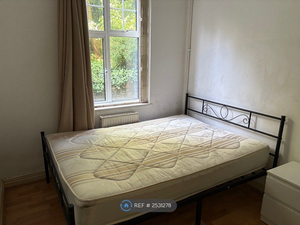 Property photo 2 of 11 Bedroom 1