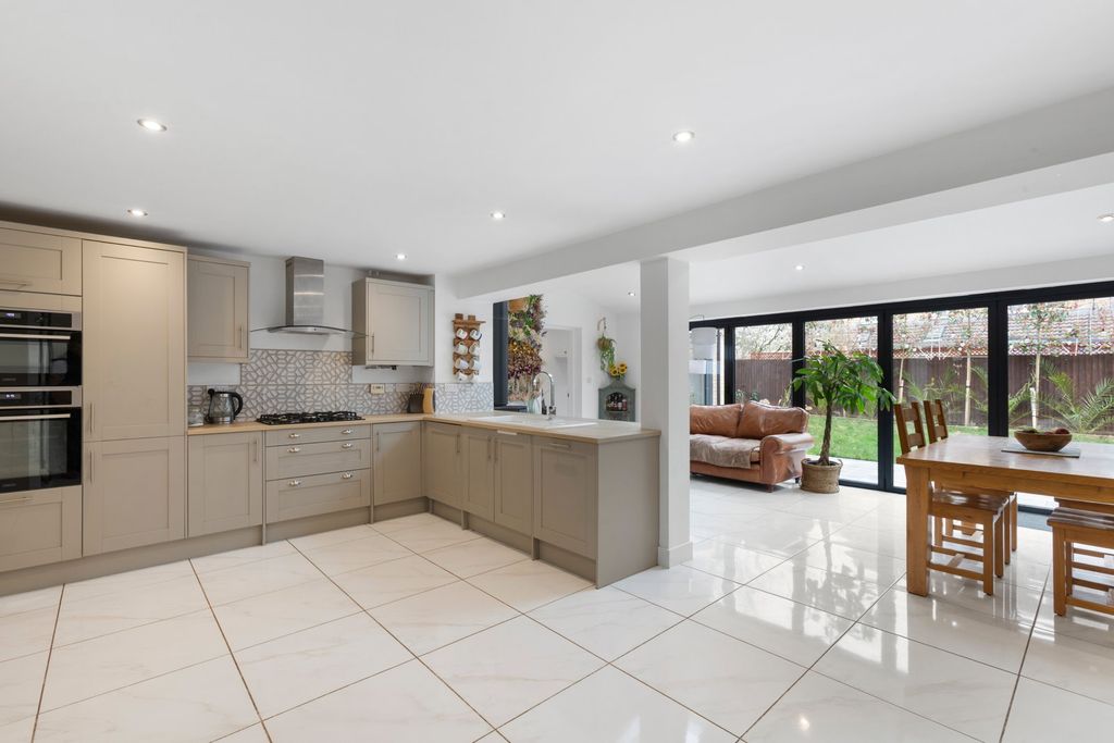 Property photo 2 of 24