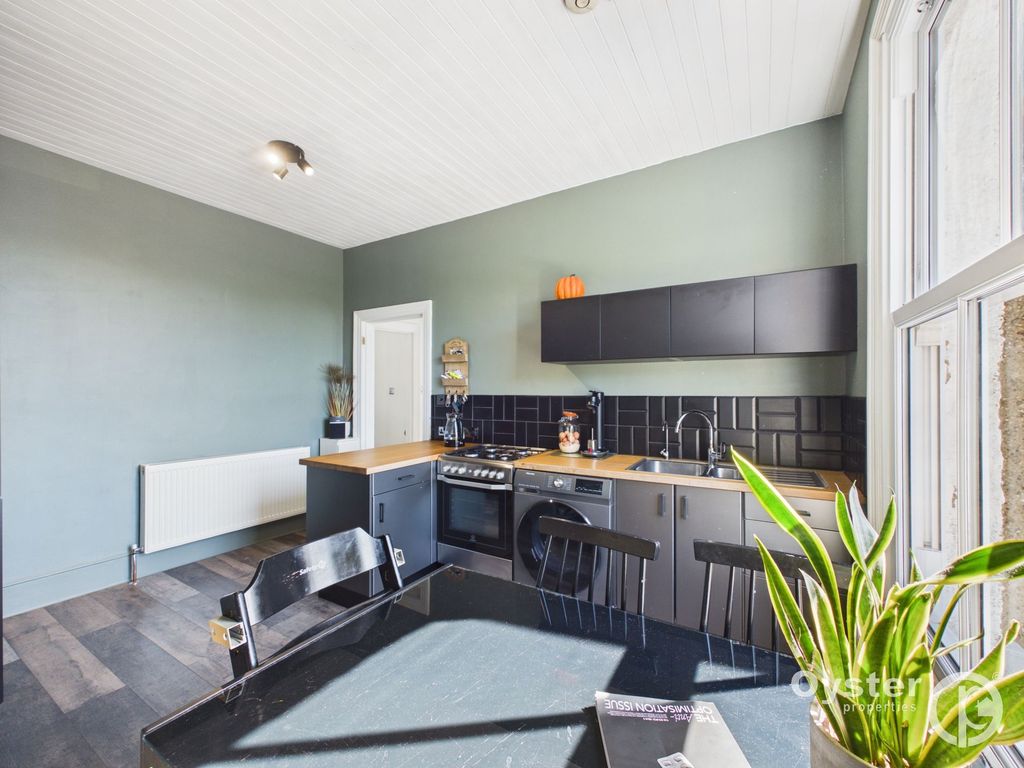 Property photo 3 of 18 Kitchen