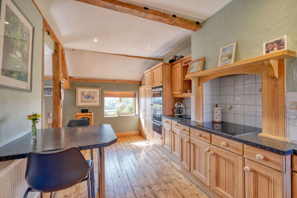 Property photo 3 of 21