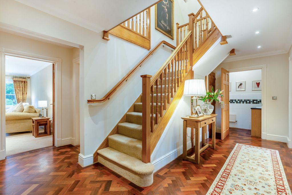 Property photo 2 of 37