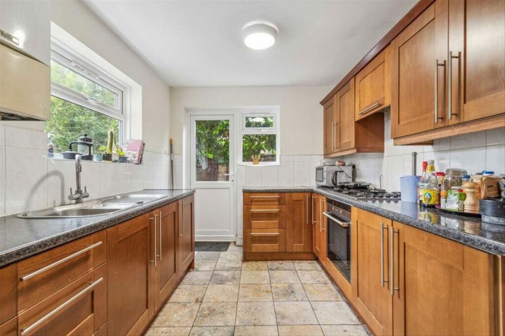 Property photo 3 of 4