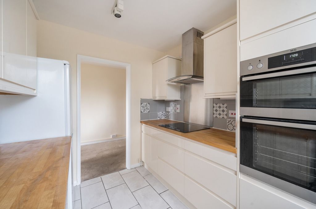 Property photo 3 of 13 1346552-18-68B741...