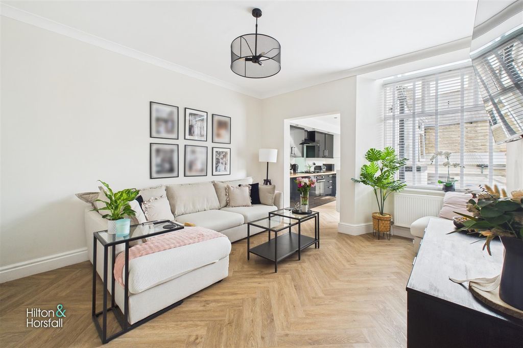 Property photo 3 of 18 Louvain Street