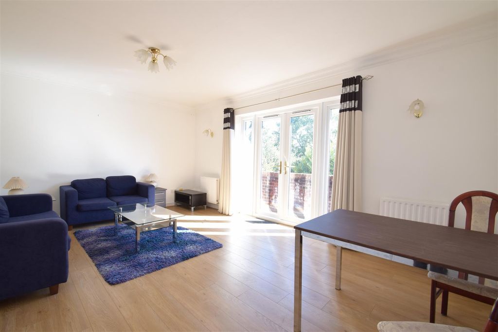 Property photo 2 of 10 Living Room