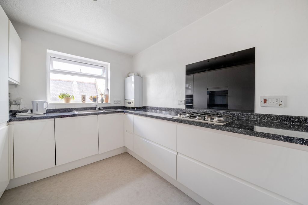 Property photo 3 of 14 1484561-14-6A44d4...