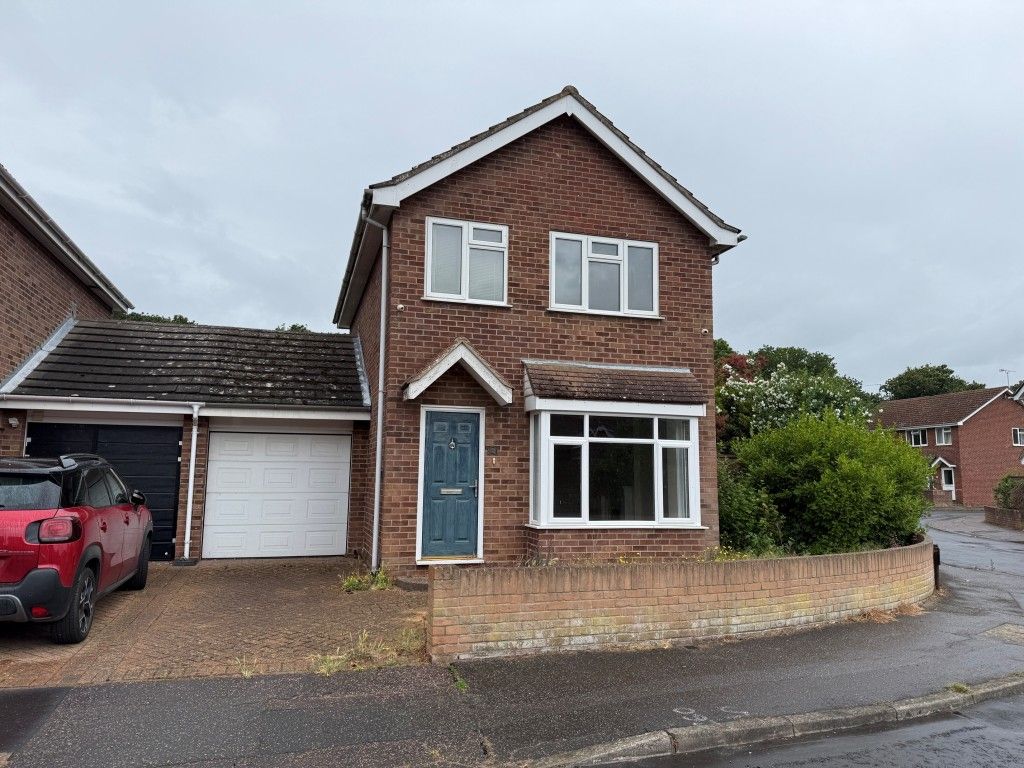Property photo 1 of 13 Front Of The 3 Bedroom House In Colchester With Driveway And Garage