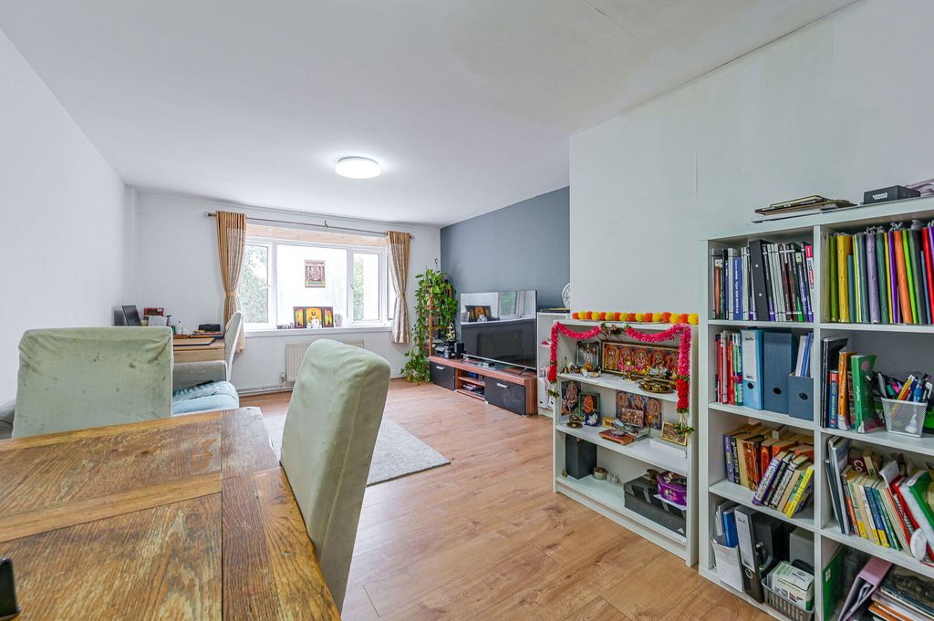Property photo 2 of 18