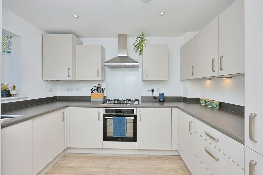 Property photo 3 of 24 Pbox-Img.Jpg