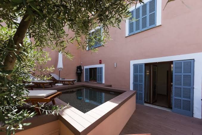 Property photo 1 of 12 Well-Established Town Hotel For Sale In The Centre Of The Island