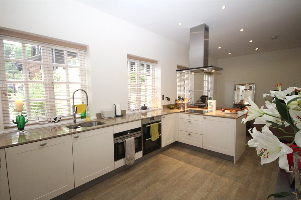 Property photo 2 of 8 Picture No. 41