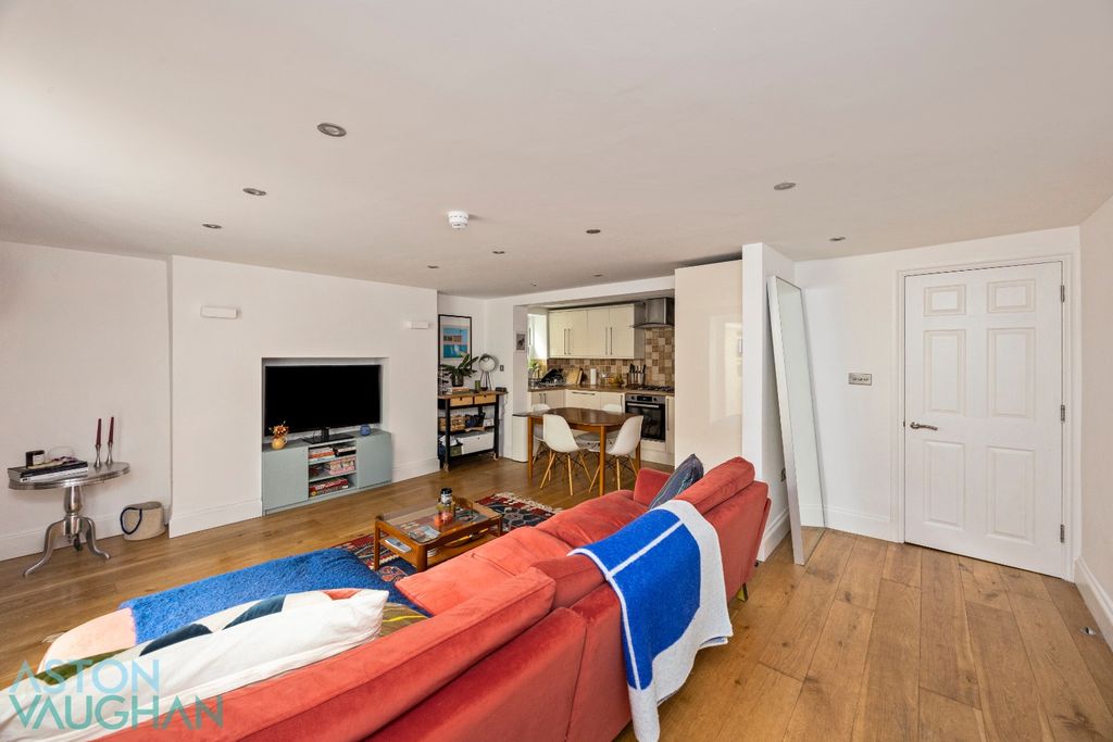Property photo 3 of 17 5339824