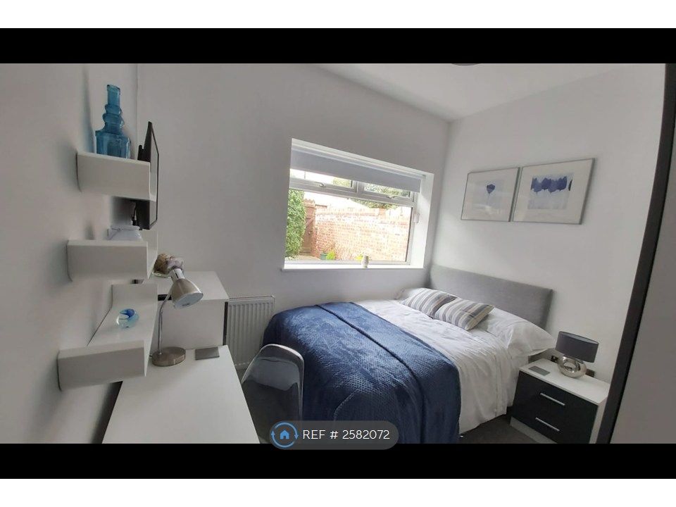 Property photo 1 of 7 Room 2
