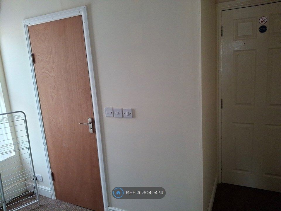 Property photo 3 of 7 The Ensuite.