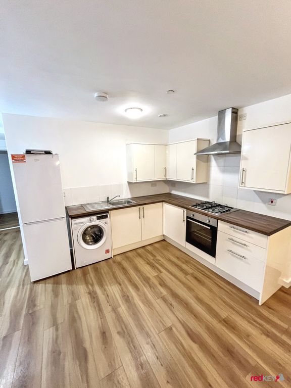 Property photo 3 of 6 Kitchen.