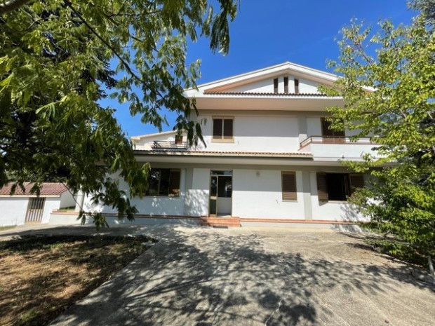 Property photo 1 of 20