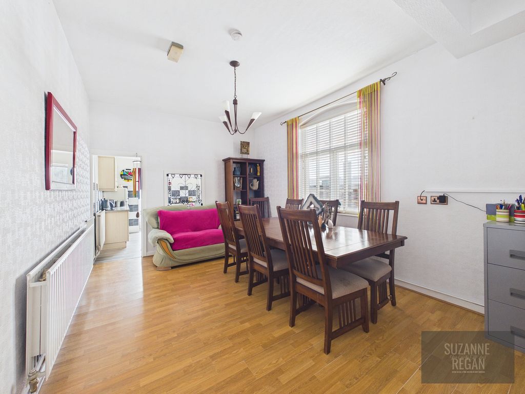 Property photo 1 of 43 Cam05192G0-Pr0317-Still014