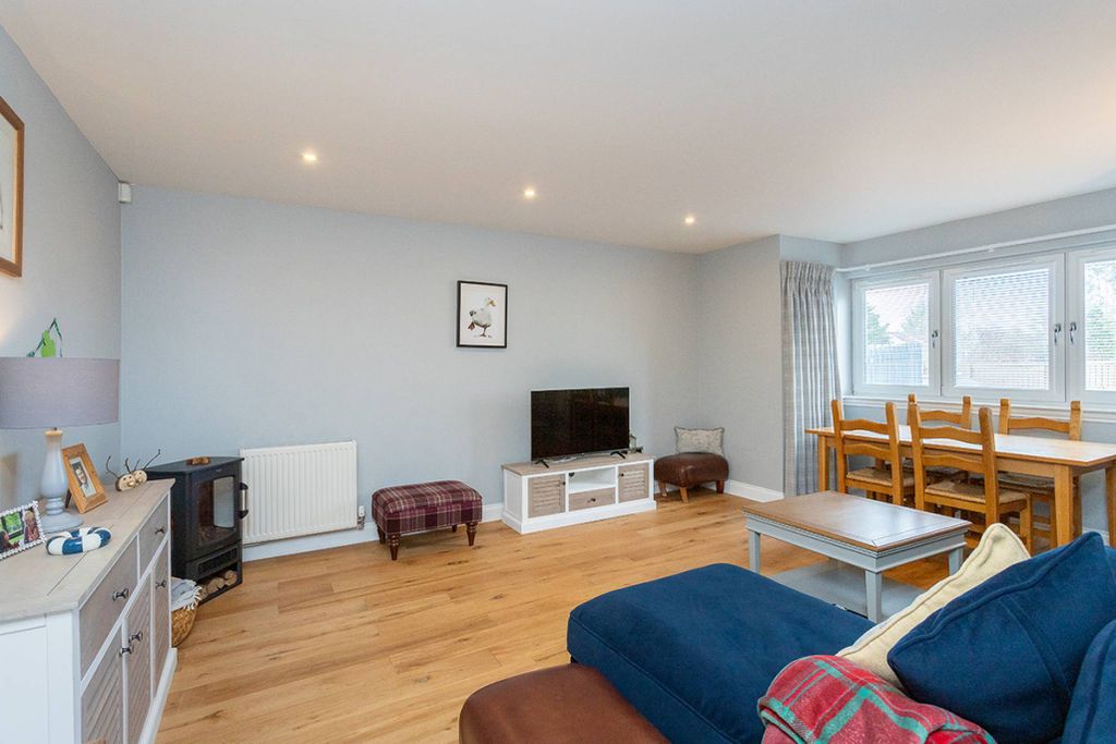 Property photo 2 of 30