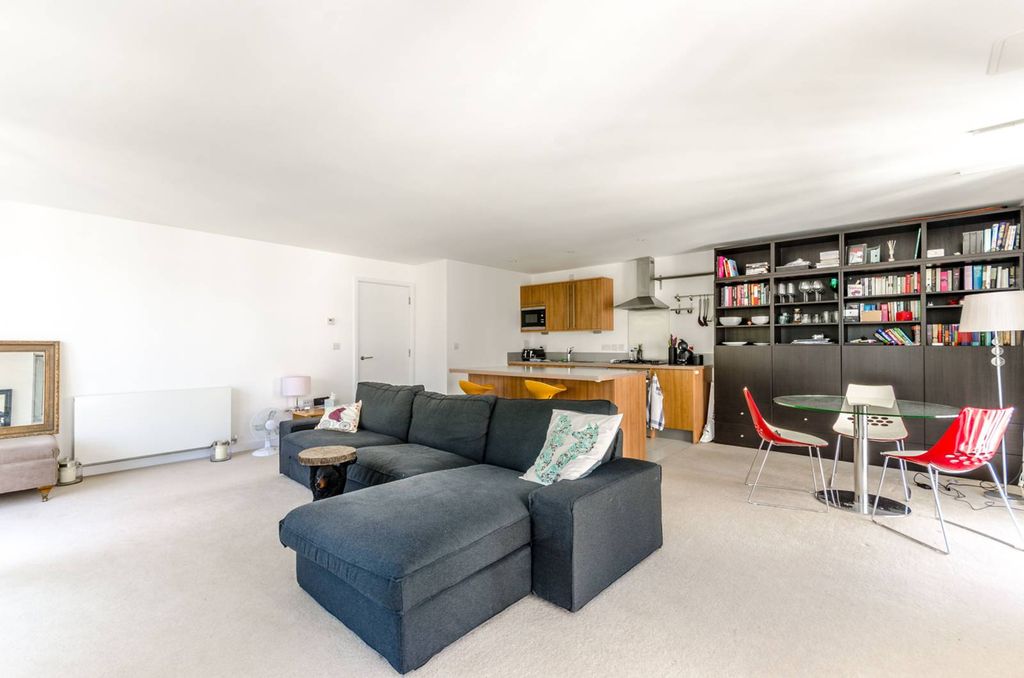 Property photo 2 of 20