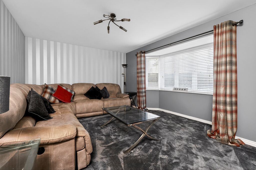 Property photo 2 of 27