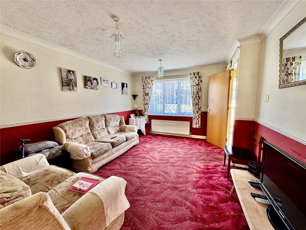 Property photo 2 of 12 Picture No. 11