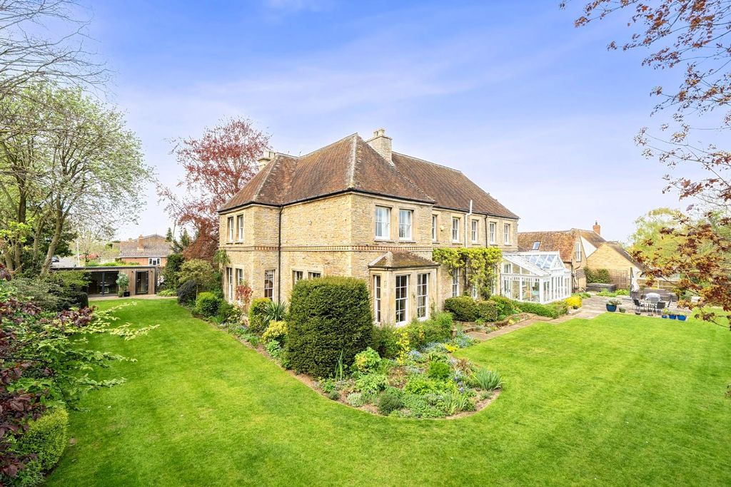 Property photo 3 of 50 1446760-6-69E101811d01E.Jpg