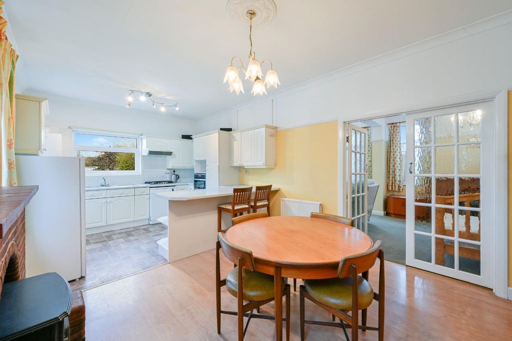 Property photo 3 of 14 Brook Mead