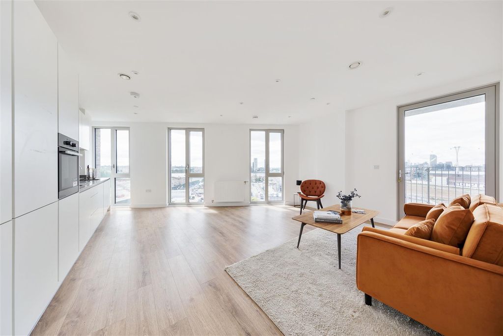 Property photo 3 of 24