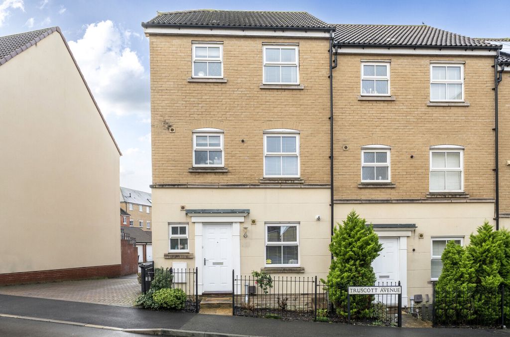 Property photo 1 of 17 697d6156d961d-140...