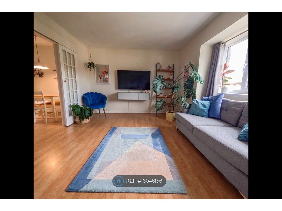 Property photo 3 of 20 Living Room