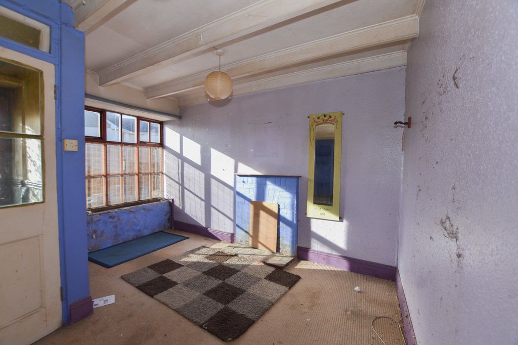 Property photo 2 of 14 Lounge