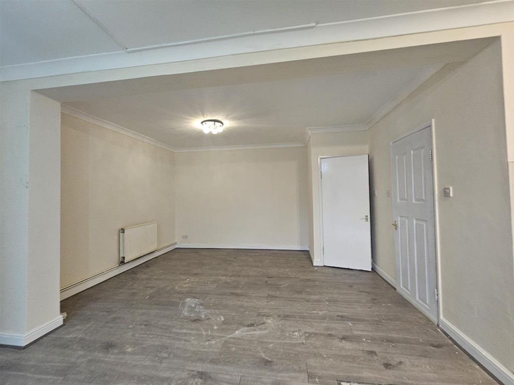 Property photo 3 of 13 Through Lounge