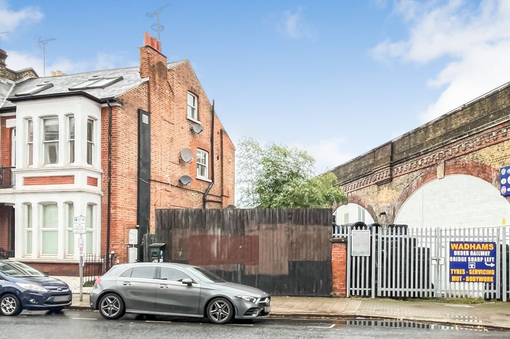 Property photo 1 of 9 Land Adjacent To 150 Putney Bridge Road, Putney, London Sw15 2Ng