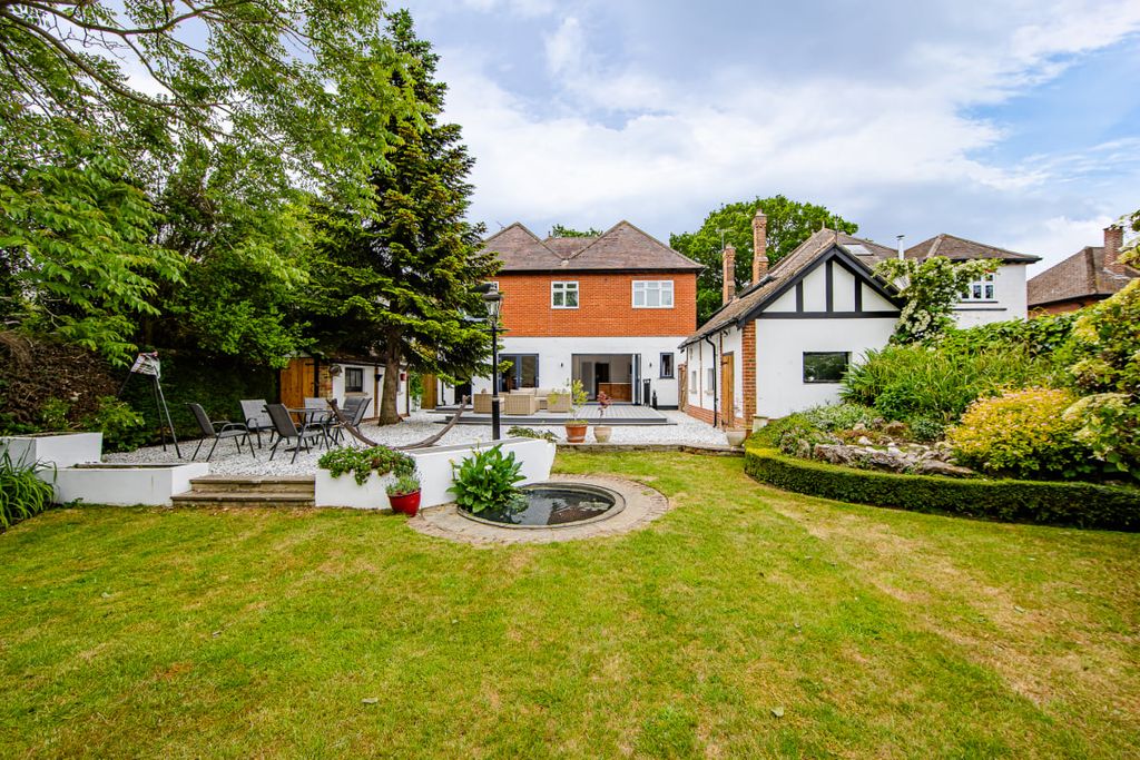 Property photo 3 of 39