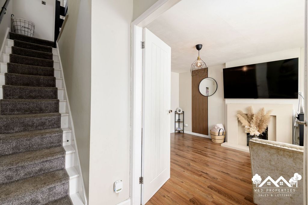 Property photo 2 of 36