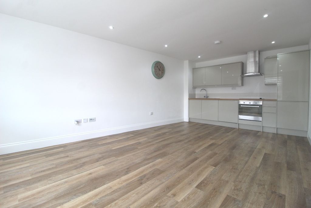 Property photo 3 of 7 870012