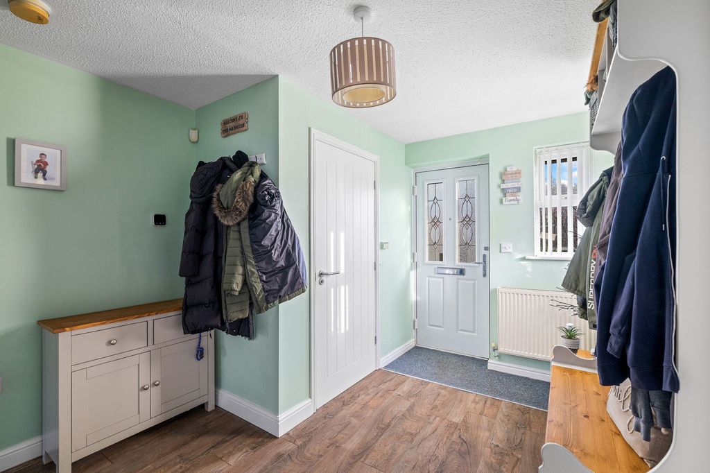 Property photo 2 of 27